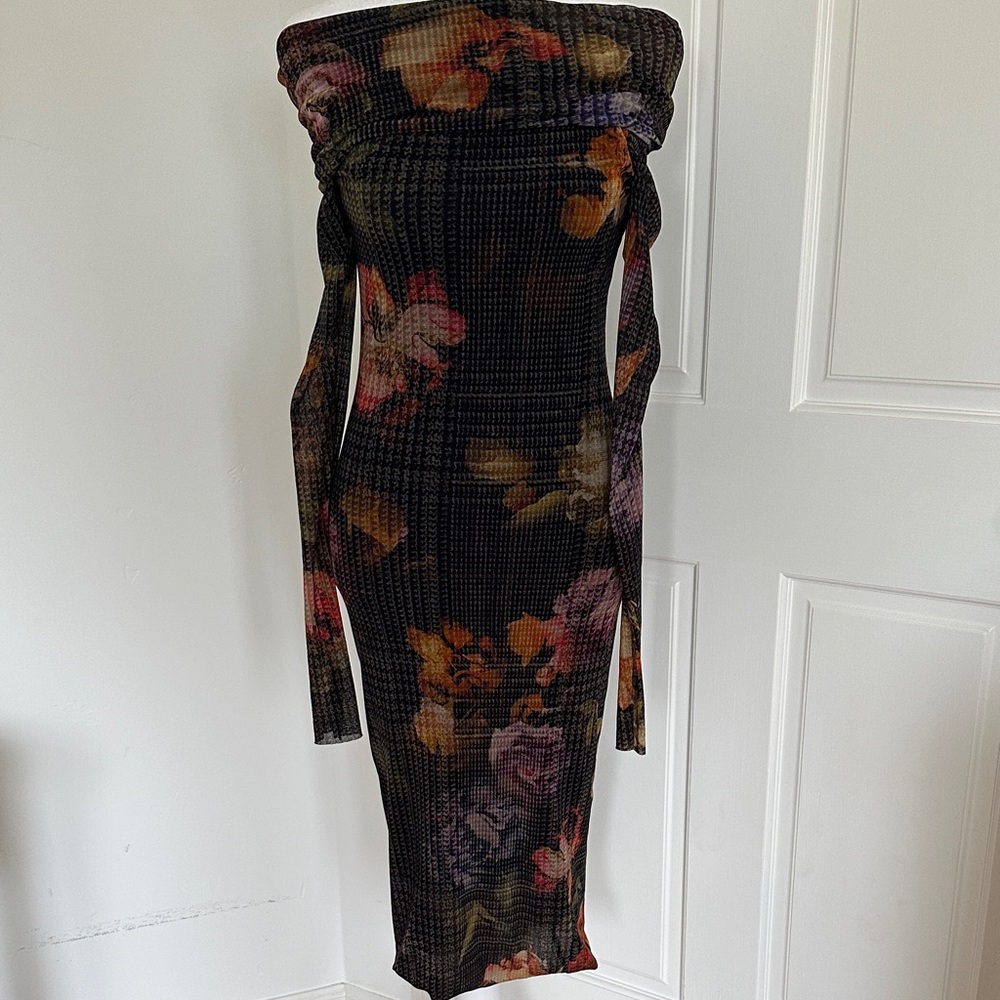 FUZZI Elegant Floral Long Sleeve Dress